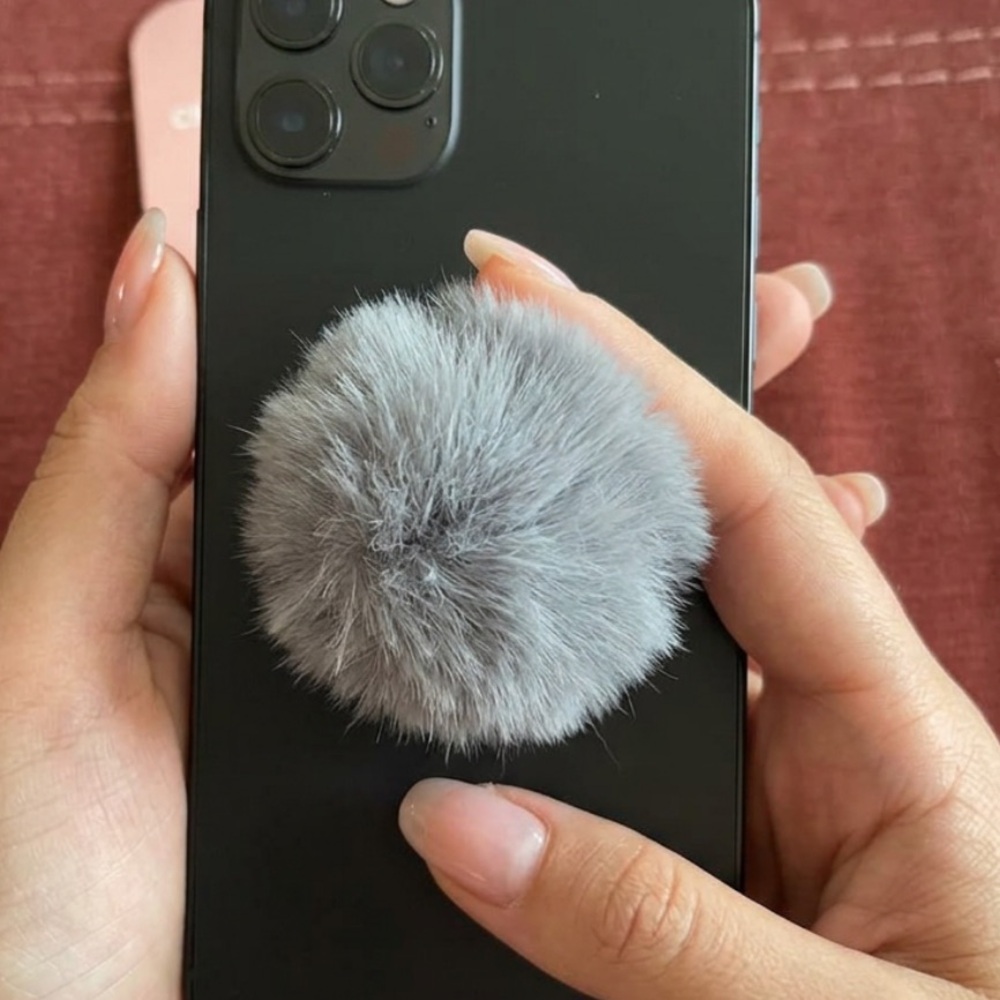 🆕NIP: Gray Faux Fur Air Bag Cell Phone Bracket: Universal Phone Grip